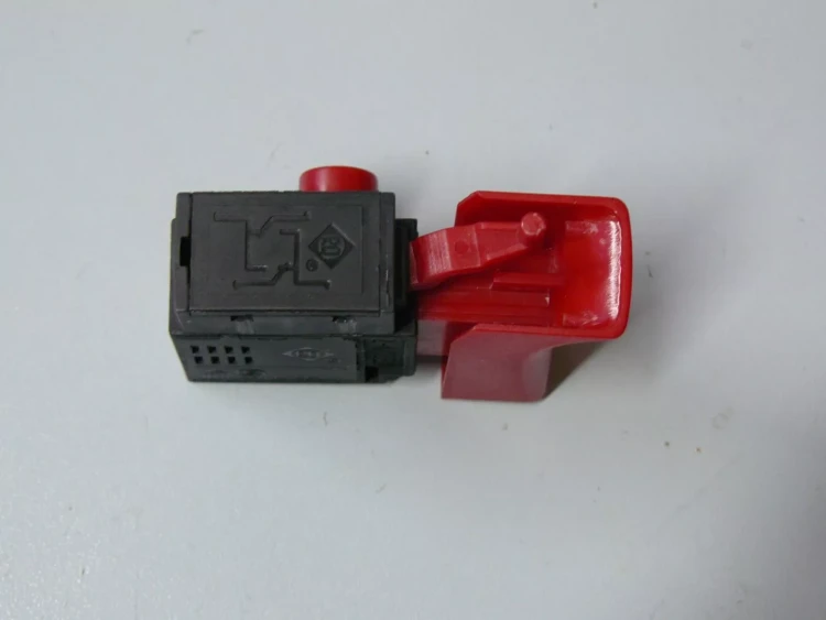 Выключатель FA2-4/1 BEK 4(4)A 250V~ 5E4 V000-000-677 купить в Нижневартовске
