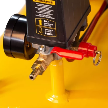 Компрессор воздушный BCI3000-T/200, ременный привод , 3.0 кВт, 200 литров, 530 л/мин Denzel 58119 купить в Нижневартовске