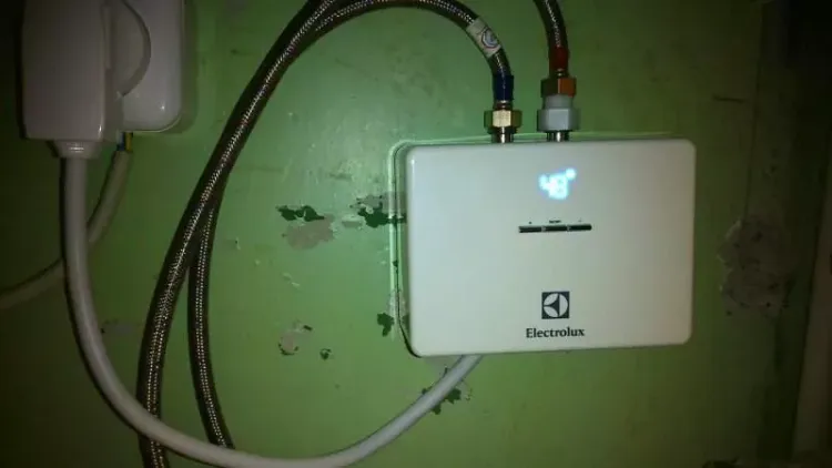 Проточный водонагреватель ELECTROLUX NPX 6 AQUATRONIC  DIGITAL 2 купить в Нижневартовске