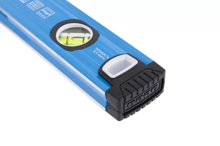 Уровень алюминиевый 600 мм профиль 1.6 мм фрезерованный ударопрочные заглушки 3 глазка БАРС 34422 купить в Нижневартовске