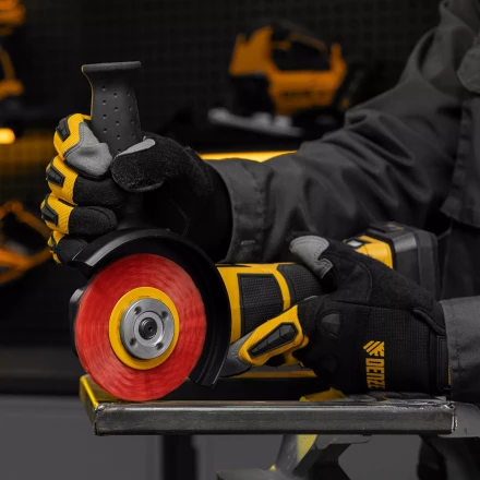 Щетка для УШМ, 100 мм, плоская, нейлоновая щетина, посадка 22,2 мм Denzel 74437 купить в Нижневартовске